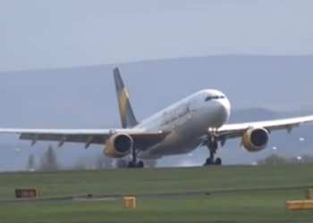 Pasagjeri pretendon se ka vrarë gruan, avioni bën ulje emergjente –