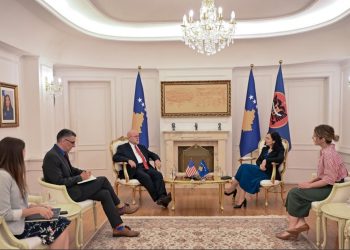 Osmani dhe Hovenier biseduan për uljen e tensioneve në veri –