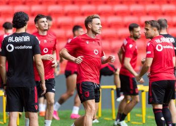 Kombëtarja zhvillon seancën e radhës në stadiumin ‘Air Albania’. Dy ‘italianët’ nuk u stërvitën në grup –