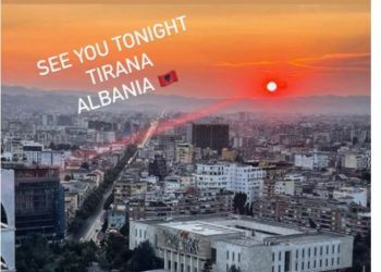 Enrique Iglesias nxjerr foto nga Tirana: Shihemi sonte