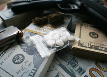 Europol sekuestron 1 mln euro dhe çmonton rrjetin shqiptar të drogës, 35 persona në pranga –