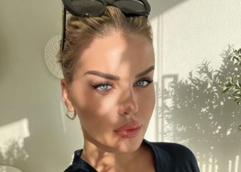 “Nuse” me fustan të zi/ Kejvina Kthella më elegante se kurrë –