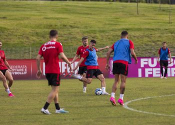 EURO 2024 / Kombëtarja zhvillon seancën e dytë, Sokol Cikalleshi i bashkohet stërvitjes –