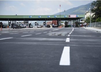 Rrëmbimi i 3 policëve, Kosova ndalon hyrjen e të gjitha mallrave nga Serbia? –
