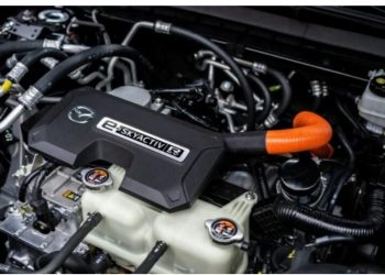 Mazda po rikthen motorin “e pazakonshëm” të benzinës –