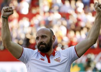 Legjenda e Sevillas pranë nënshkrimit me klubin e Premier League –