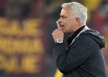 UEFA ‘hakmerret’ ndaj Mou, nis hetim për sjelljen e tij pas finales –