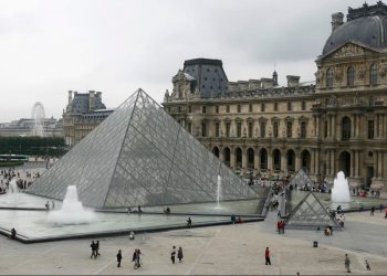 Policia bastis zyrat e organizatorëve të Lojërave Olimpike Parisi 2024 –