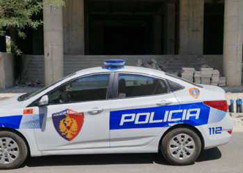 Kundërshtoi me dhunë policët, arrestohet 26-vjeçari shqiptar –