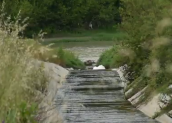 Krim mjedisor/ Landfilli i Sharrës ‘i nxjerr ujin e zi’ lumit të Erzenit –