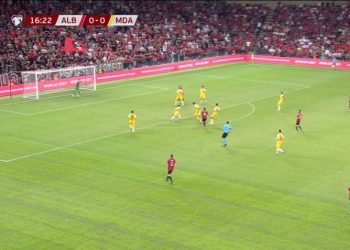 Shqipëria trondit traversën, por pjesa e parë përfundon në barazim –