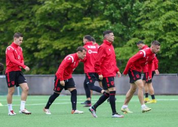 Kombëtarja mbërrin në Ishujt Faroe, nis përgatitjet për sfidën e tretë –