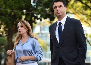 “Makina me dy timonë, garanci për aksident”, Basha thumbon edhe Tabakun –