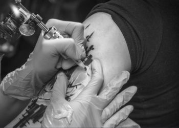 Japonia shqyrton heqjen e ndalesës së tatuazheve tek ushtarët –