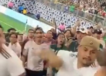 “Shpërthen grushti” në Gold Cup, meksikanët përleshen me njëri-tjetrin –