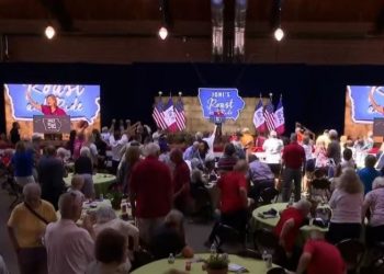 Kandidatët republikanë për President mblidhen në Ajova, mungon Trump –