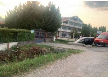 Makina përfundon në kanal te Kthesa e Rinasit –