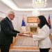 Osmani pranon letrat kredenciale nga ambasadori i vendit aleat të ngushtë të Kosovës –