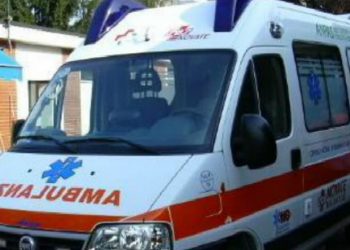 33-vjeçarja tenton të vetëvritet, hidhet nga kati i katërt dhe përfundon në spital –