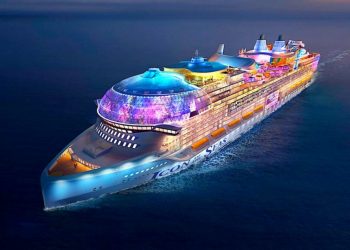 “Icon of the Seas”, anija më e madhe në botë bën udhëtimin e parë –