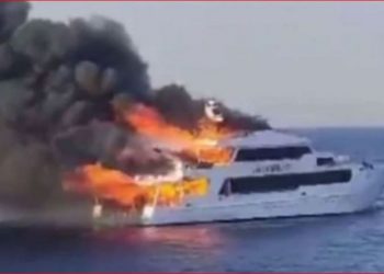 Zhduken tre turistë pas zjarrit në jaht –