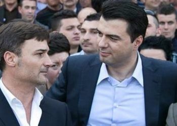 Rikthimi i Bashës thellon ndarjen, Ramës po i dhurohet pushtet –