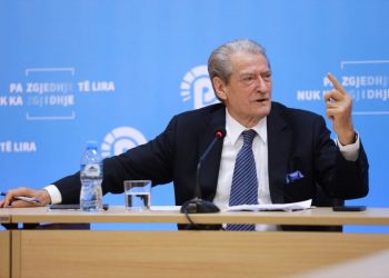 Rama në sintoni me Vuçiçin, synon ndarjen e Kosovës –