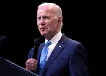 Biden habit audiencën, mbyll fjalimin për kontrollin e armëve me frazën ‘Zot ruaje Mbretëreshën’ (Video) –