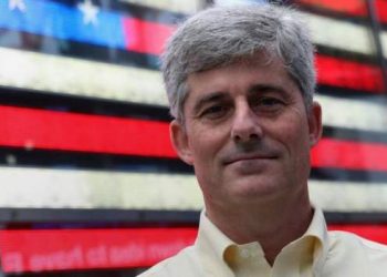 Shefi i OceanGate hedh poshtë dyshimet mbi sigurinë e nëndetëses –