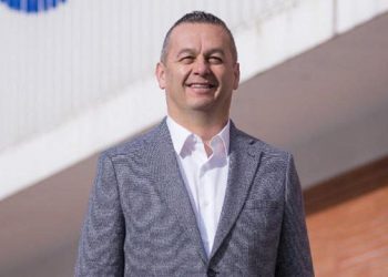 Të bëhet një hap pas, t’i hapet rruga figurave të reja –