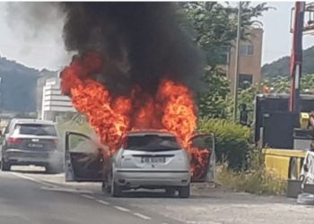 Shpërthen në flakë makina në Fier, dyshohet… –