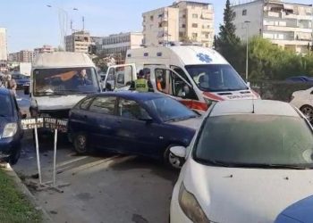 Aksident i 4-fishtë në Durrës, një i lënduar –