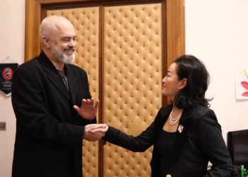 Rama i jep “lamtumirën” Yuri Kim me Yllin e Mirënjohjes –