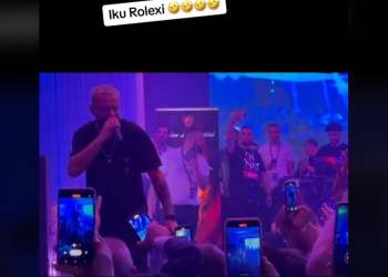 “Mbaje, mbaje”/ Fansi i çmendur heq Rolex-in nga dora dhe ja dhuron Luizit, shikoni reagimin e këngëtarit –