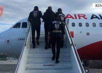 Për një borxh ka qëlluar 5 herë me armë zjarri biznesmenin, kapet pas 17 vitesh autori –