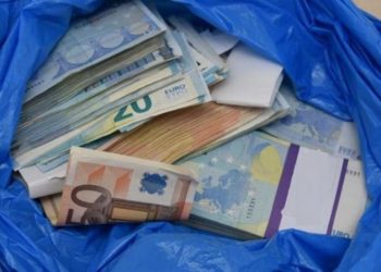 I grabiti 35 mijë euro fqinjit, arrestohet 22-vjeçari shqiptar në Greqi –