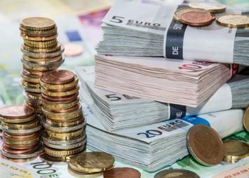 Çfarë po ndodh me euron dhe ç’parashikohet për 3 muajt e ardhshëm? –