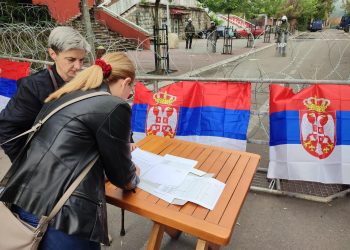 Serbët po detyrohen për pjesëmarrje në protesta –