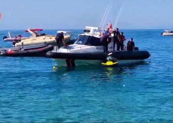 VIDEO/ Bllokohet një mjet lundrues në Ksamil, ndëshkohet pronari –
