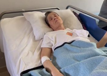 Rast i rëndë dhune në Korçë, burri i thyen këmbën gruas dhe nuk e çon në spital –