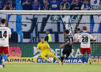 Stuttgart i “tregon muskujt” Hamburgut, fiton duke siguruar qëndrimin në elitë –