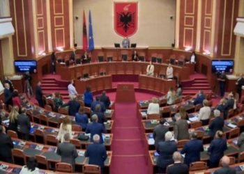 Kuvendi mban 1 minutë heshtje në nderim të Silvio Berlusconit –