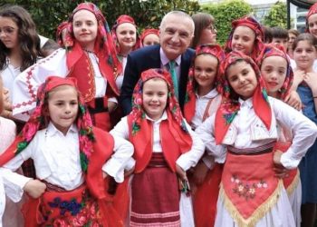 Duam një Shqipëri të bekuar… –