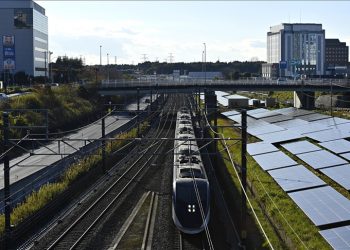 Japonia investon 107 mld dollarë për dekarbonizimin e vendit –