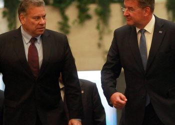 Escobar dhe Lajçak të hënën në Kosovë, pritet presion për uljen e tensioneve në veri –