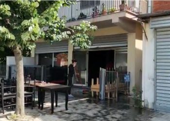 Përfshihet nga flakët një lokal në Spitallë të Durrësit –