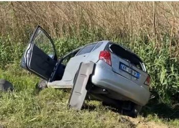 Makina përfundon në kanal në Dimal-Berat