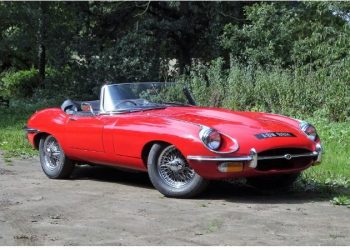 Del në shitje Jaguar E-Type klasik i blerë nga ylli televiziv –