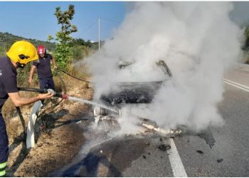 Merr flakë në ecje makina në aksin Levan-Tepelenë –