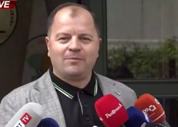 Tension në KQZ për rinumërimin e 18 kutive të Kuçovës, Lefter Maliqi përplaset me përfaqësuesin e KQZ: Rrugaç, hajdut –